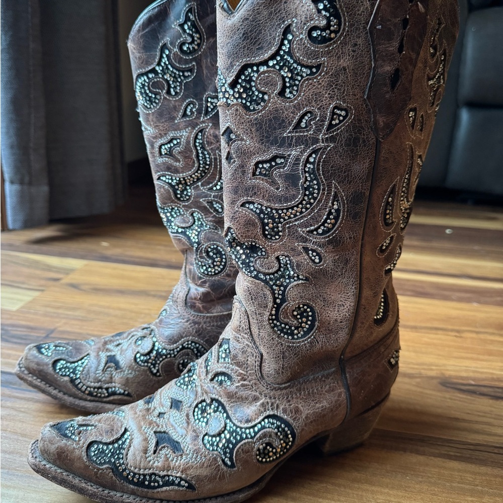 Corral Cowgirl Boots Snip Toe with Studded Inlay